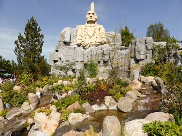 Lego's Statue