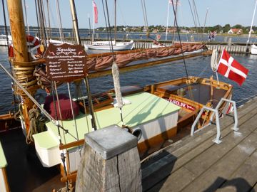 Rebuild of old viking's boat