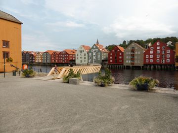 Houses colored next to the Old town bridge
