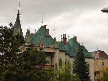 Emraud roof