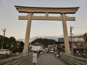 Main Tori on the bridge