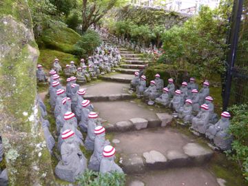 look the hat of all the statues