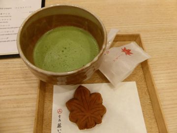 Macha Tea and his cake