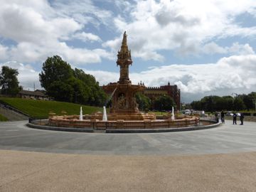 Fountain people palace